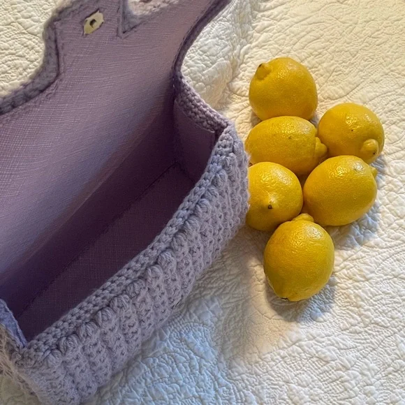 Ophelia Grey - Classica Lilac 💜
A handmade work of art
7 X 10 X 3 inches - Picture 5 of 7